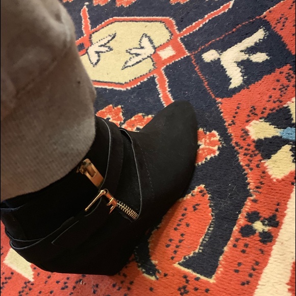 Black faux suede ankle boots - Picture 5 of 8